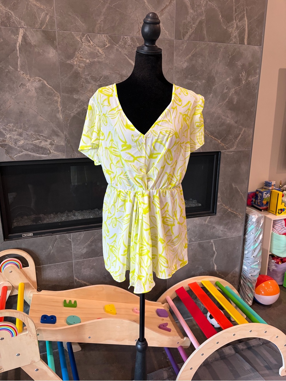 torrid White and Yellow V-Neck Short Sleeve Chiffon Blouse